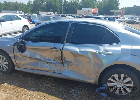 2021 Toyota Camry Le из США, поврежденный, VIN 4T1C31AK0MU027302